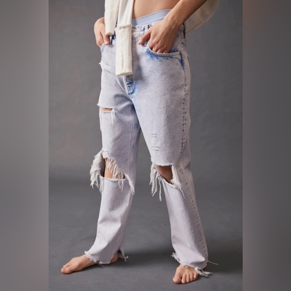 Free People Tapered Baggy Boyfriend Distressed Jeans Purple Rock Light Wash NEW - Picture 2 of 12